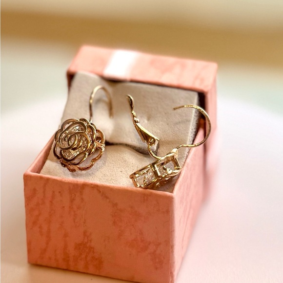 Rose Gold Plated Hallow Rose Leverback Earrings with Cubic Zirconia, New - Picture 2 of 4